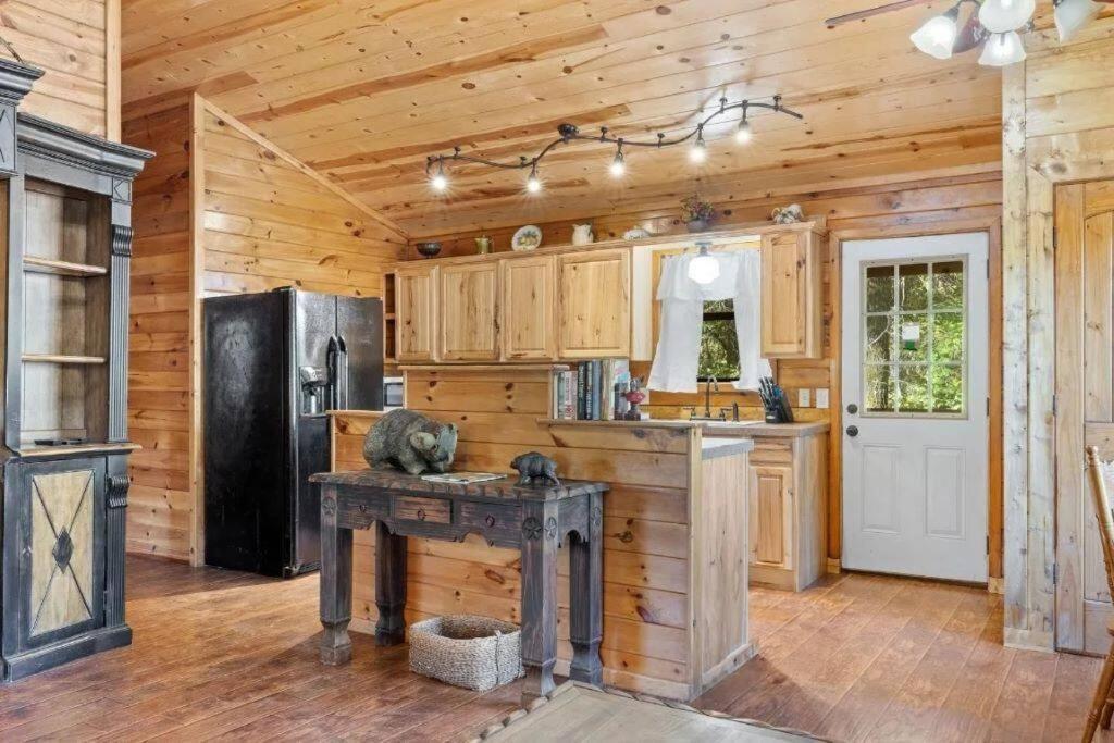 Misty Moonlight, Sleeps 4, Mountain Cabin Apartamento Broken Bow Exterior foto