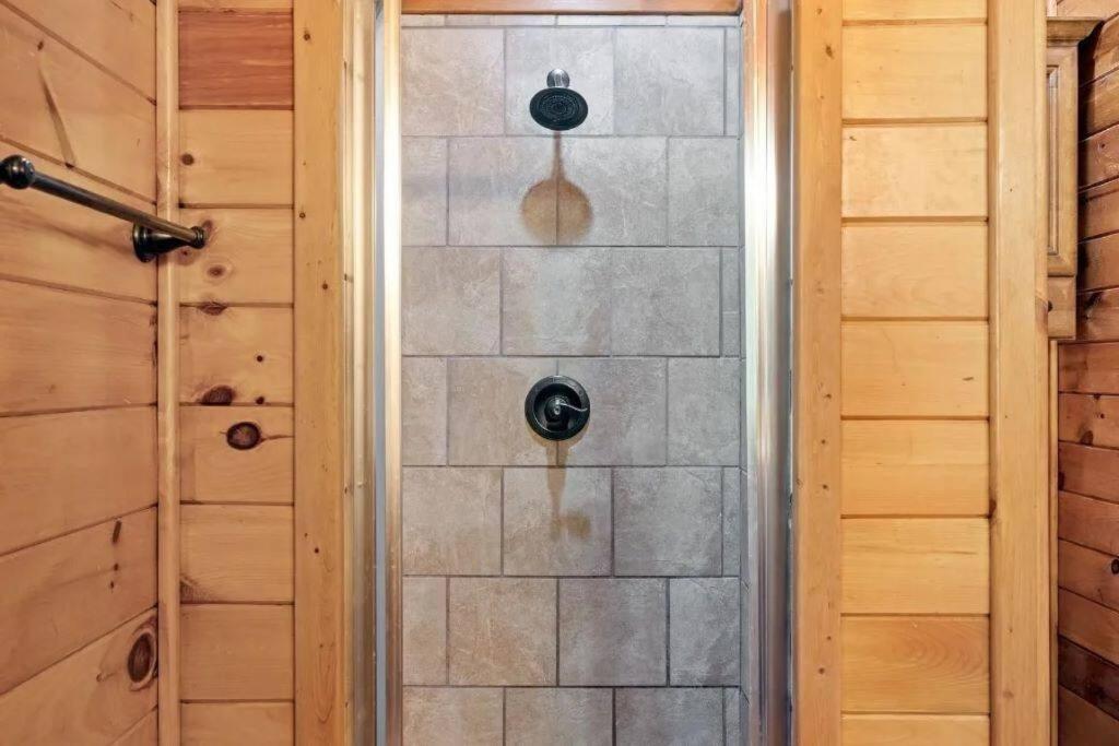 Misty Moonlight, Sleeps 4, Mountain Cabin Apartamento Broken Bow Exterior foto