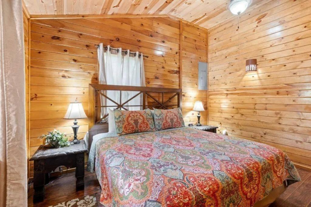 Misty Moonlight, Sleeps 4, Mountain Cabin Apartamento Broken Bow Exterior foto